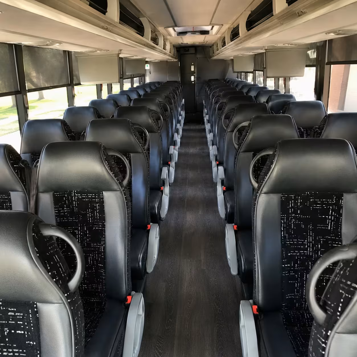 cambridge charter bus rentals for harvard and mit campus visits