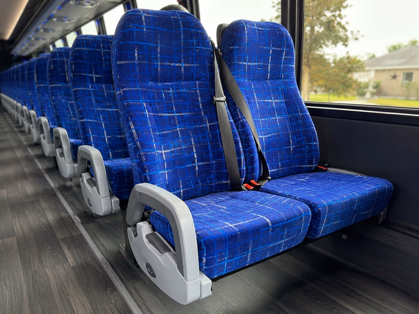 cambridge charter bus rentals to rhode island s t f green airport
